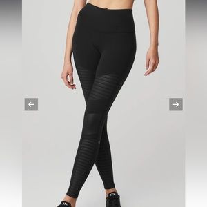 🖤Alo Yoga BlackMoto High Waisted Leggings~Medium🖤